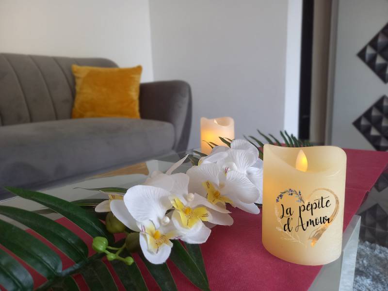 Chambre love room avec spa privatif, piscine privée, massages, week-end en amoureux près de Toulon Var